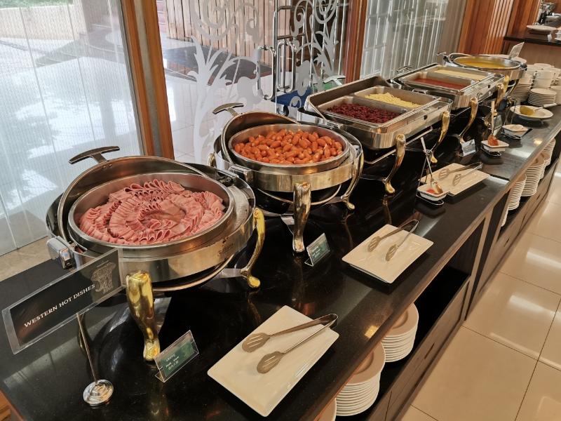 Khumphucome Hotel & Convention Hall Chiang Mai - Restoran