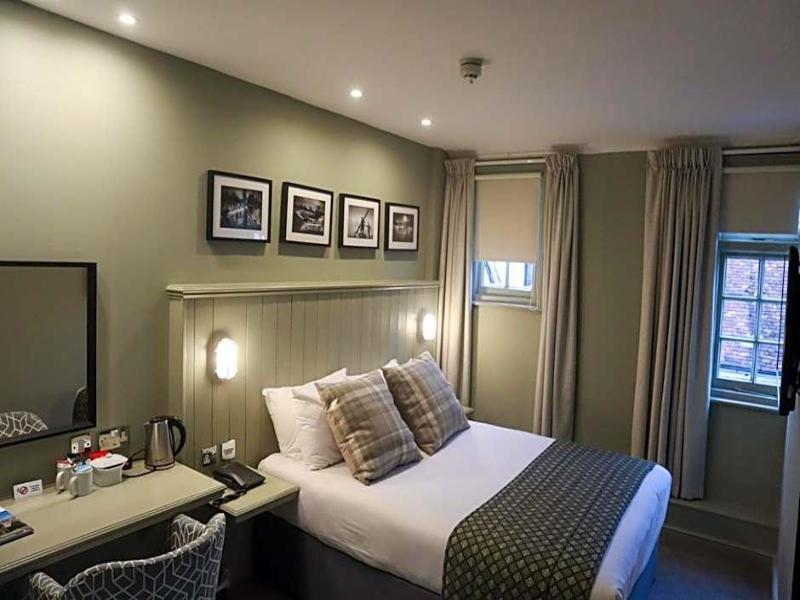 George Hotel - Genel