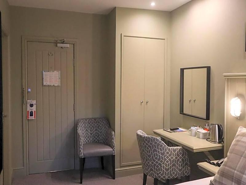 George Hotel - Genel