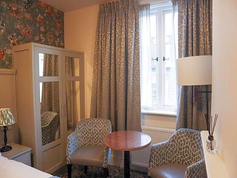 George Hotel - Genel