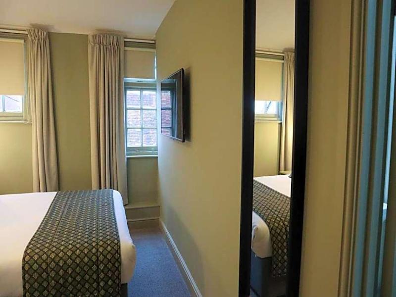 George Hotel - Genel