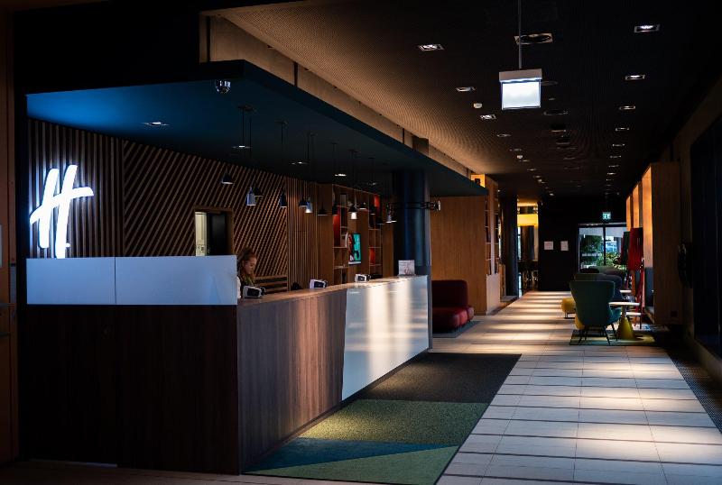 Holiday Inn Zurich Messe - Lobi