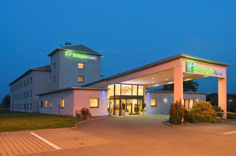 Holiday Inn Express Luzern-Neuenkirch - Genel