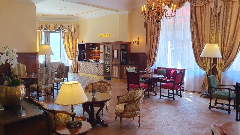 International Au Lac Historic Lakeside Hotel - Bar