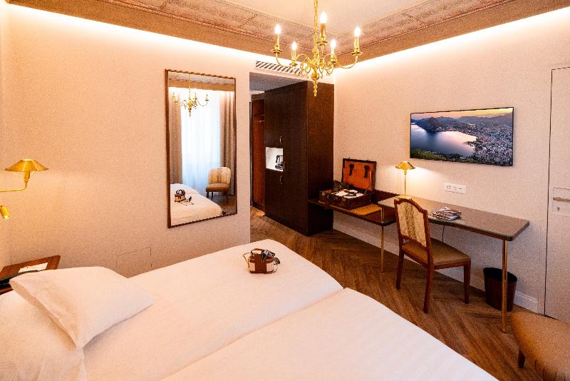 International Au Lac Historic Lakeside Hotel - Oda