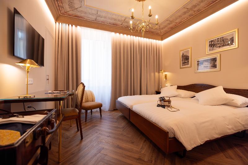 International Au Lac Historic Lakeside Hotel - Oda