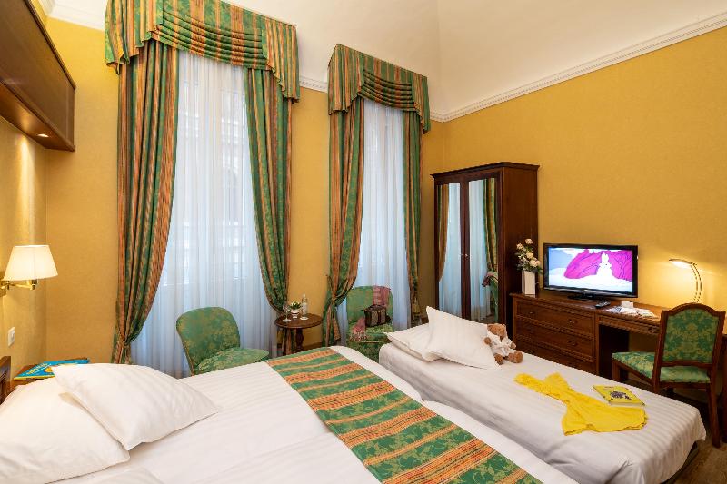 International Au Lac Historic Lakeside Hotel - Oda