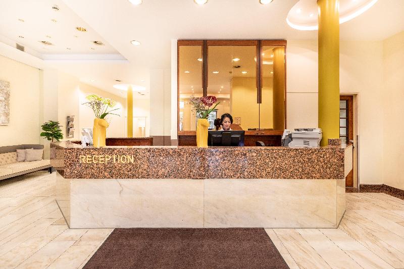Garner Hotel Dusseldorf - Main Station - Lobi