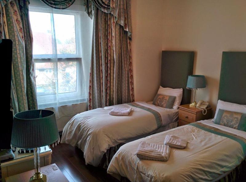 Acorn Guest House B&B - Genel