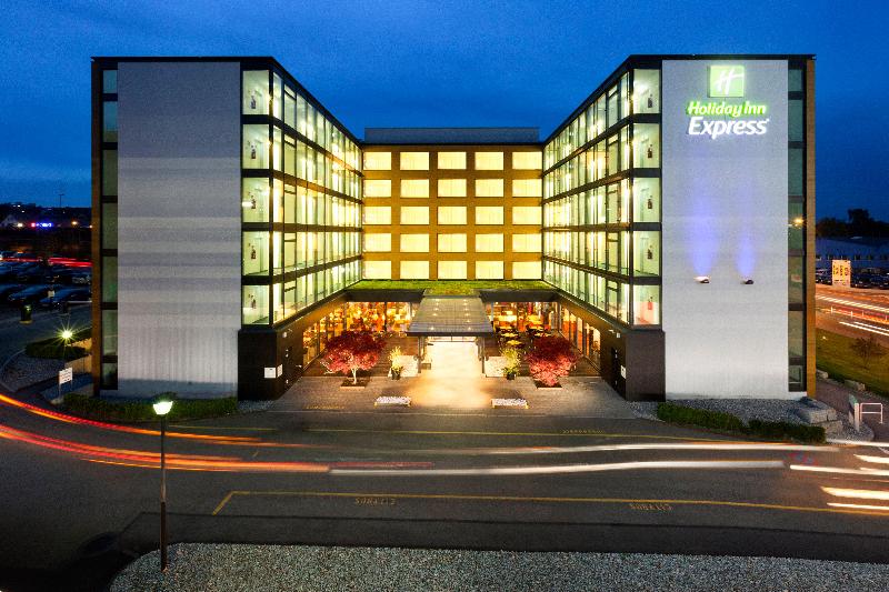Holiday Inn Express Zurich Airport - Genel