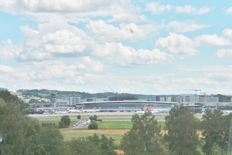 Holiday Inn Express Zurich Airport - Genel