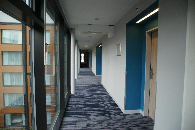 Holiday Inn Express Zurich Airport - Genel