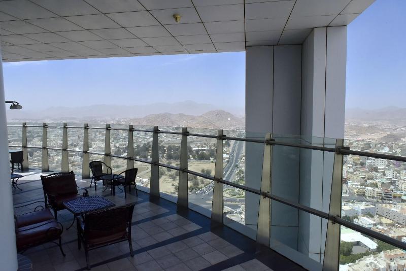 Awaliv International Hotel - Teras
