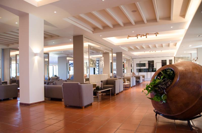 Rodon Hotel And Resort - Bar