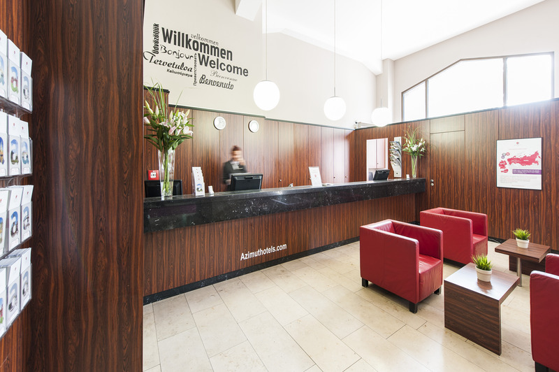 Premier Inn Cologne City Mediapark Hotel - Lobi