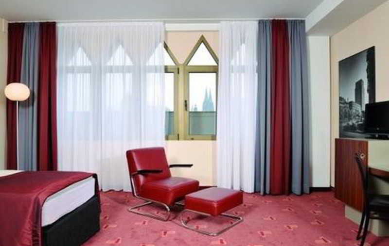 Premier Inn Cologne City Mediapark Hotel fotoÄŸrafÄ±