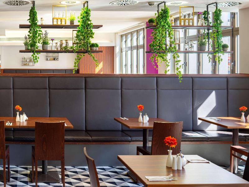Premier Inn Cologne City Mediapark Hotel - Restoran