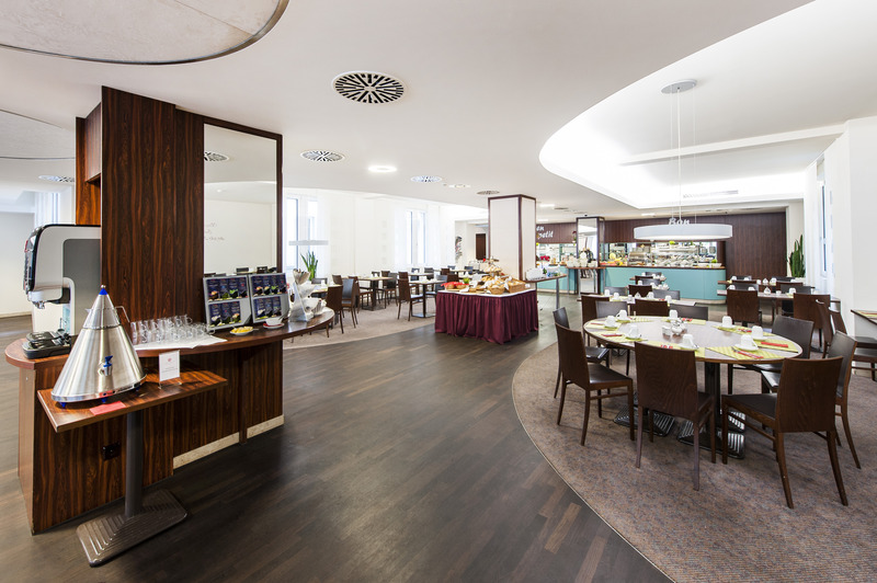 Premier Inn Cologne City Mediapark Hotel - Restoran