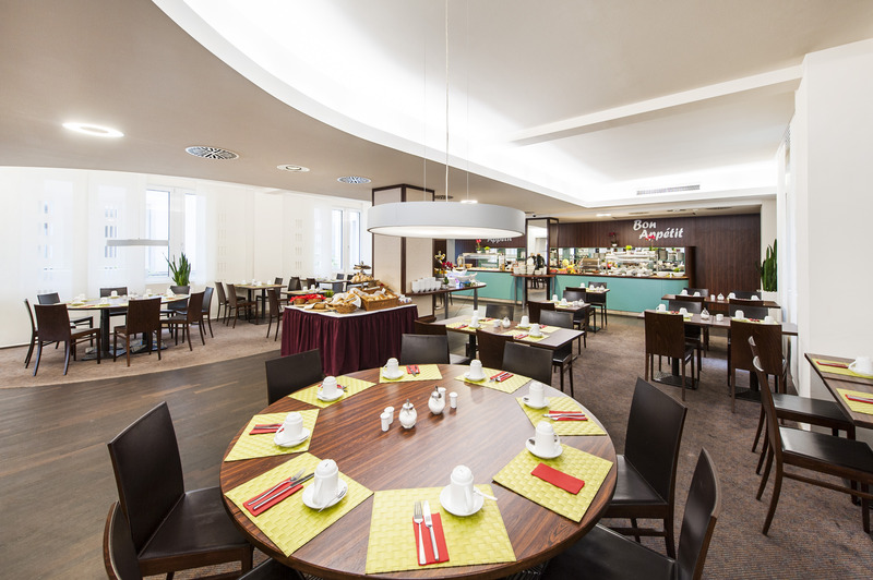 Premier Inn Cologne City Mediapark Hotel - Restoran