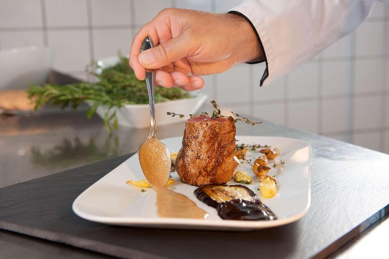 Essential by Dorint Koeln-Junkersdorf - Restoran