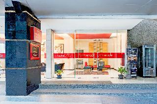 Townhouse Oak Cihampelas Near Ciwalk otel fotoğrafı