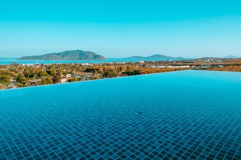 The View Rawada Phuket - Havuz
