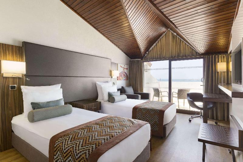 Ramada Resort By Wyndham Akbuk - Oda