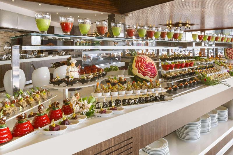 Ramada Resort By Wyndham Akbuk - Restoran