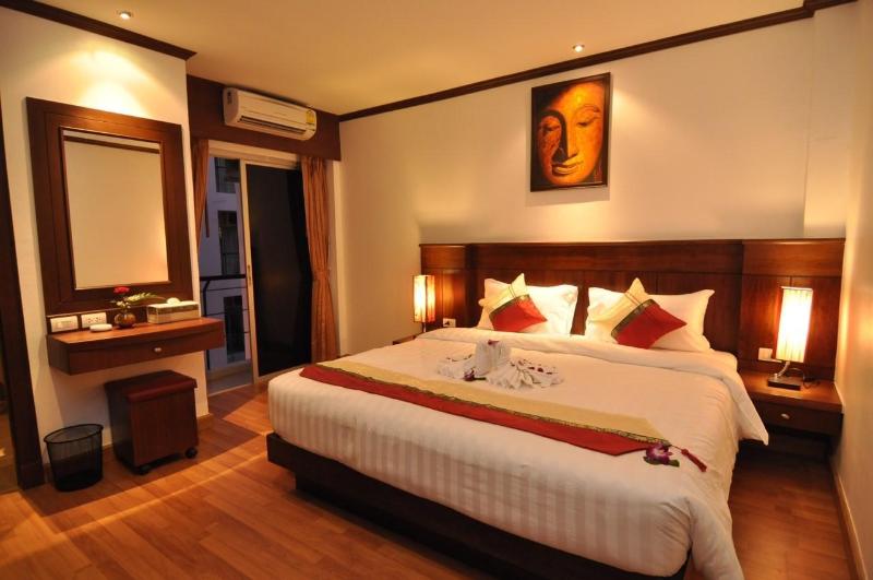 Hemingway's Hotel - Genel