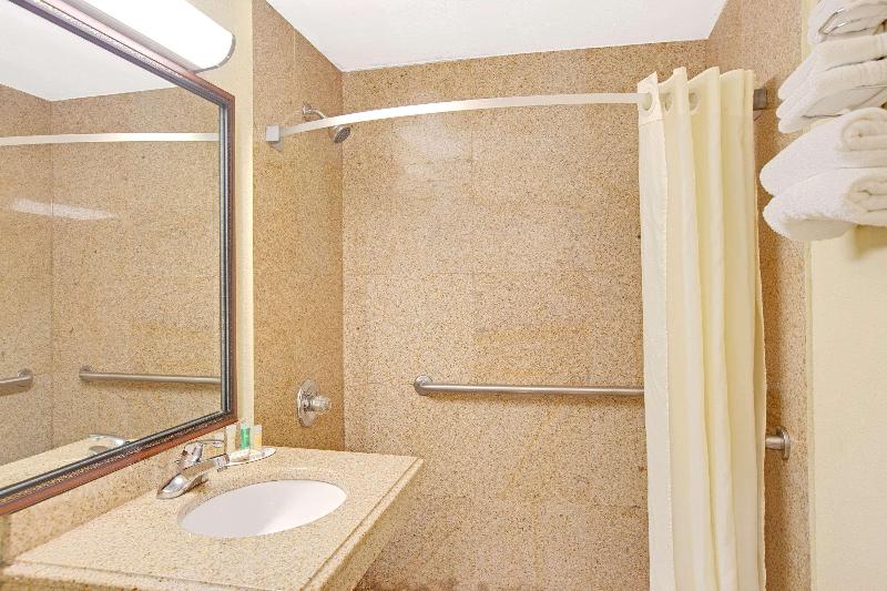Quality Inn JFK Airport Rockaway Blvd - Oda