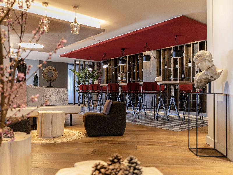 宜必思尚品布雷斯地区布尔格酒店 - Bar