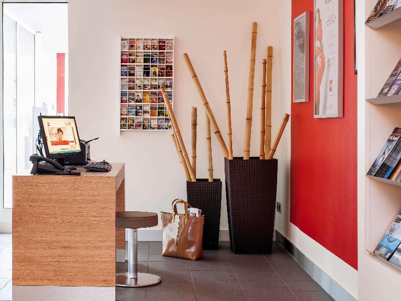 B&B HOTEL Duisburg HBF Nord - Lobi