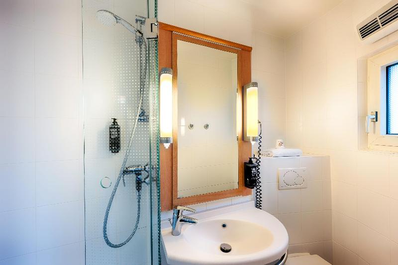 B&B Hotel Düsseldorf-Hbf - Oda