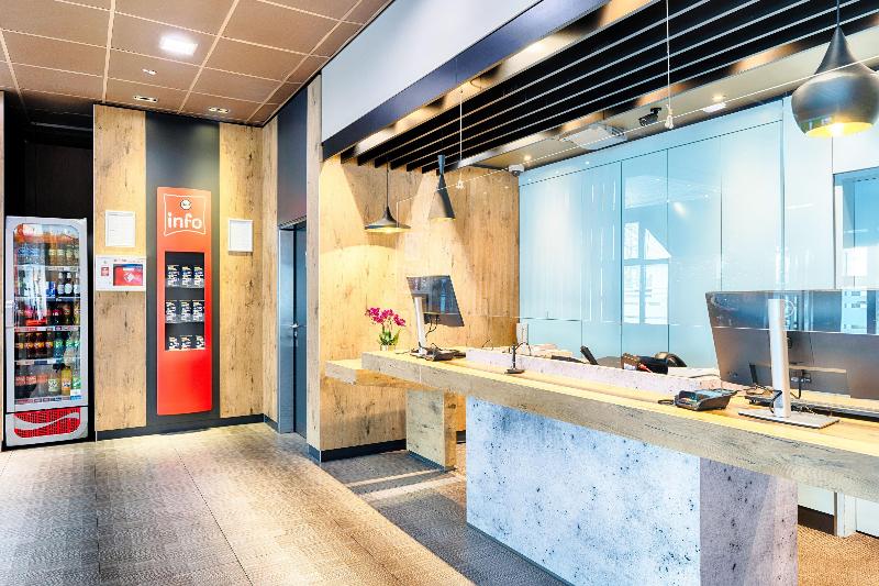 B&B Hotel Düsseldorf-Hbf - Havuz