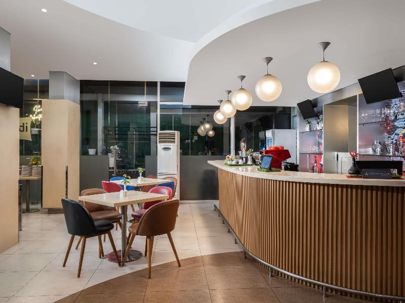 Ibis Jakarta Senen - Bar