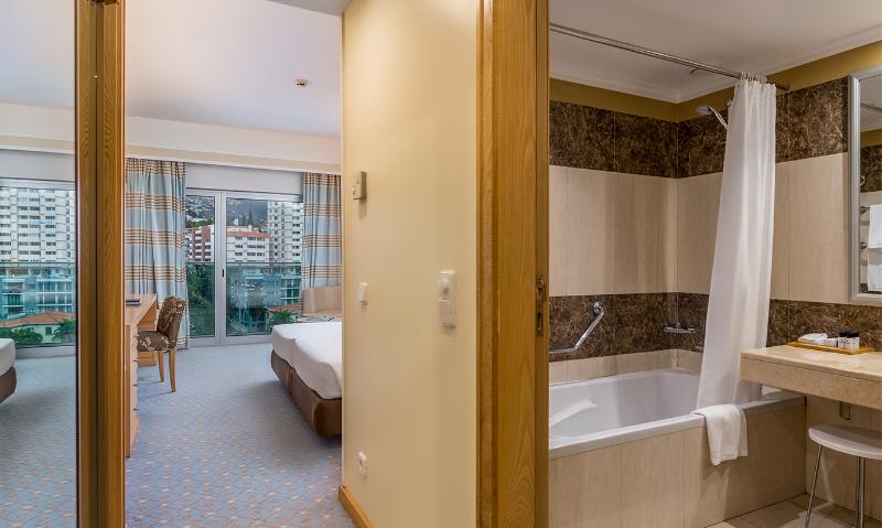 PESTANA CARLTON MADEIRA PREMIUM OCEAN RESORT - Oda