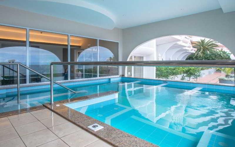 PESTANA CARLTON MADEIRA PREMIUM OCEAN RESORT - Havuz