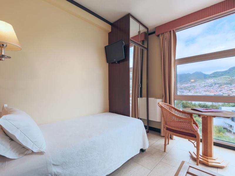 Baia Madeira Hotel - Oda