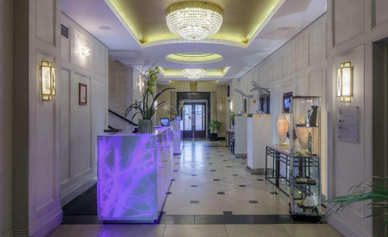 Doubletree by Hilton Greenwich - Lobi