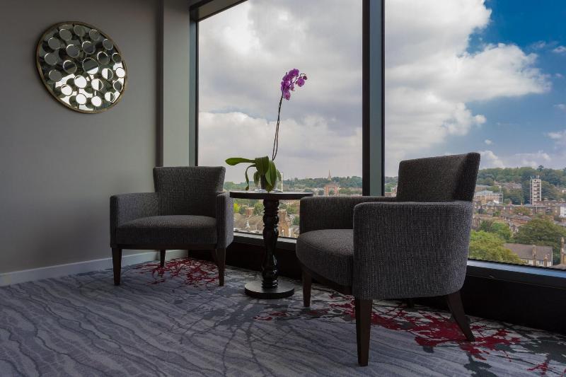 Doubletree by Hilton Greenwich - Lobi