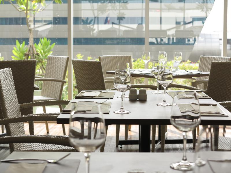 Centara Life Government Complex Hotel & Convention - Restoran