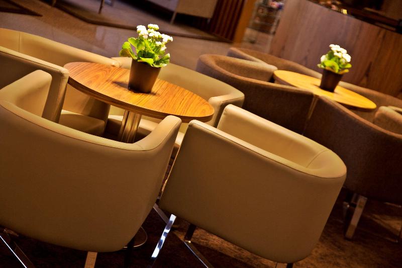 Ramada by Wyndham Lisbon - Lobi