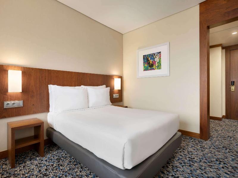 Ramada by Wyndham Lisbon - Oda