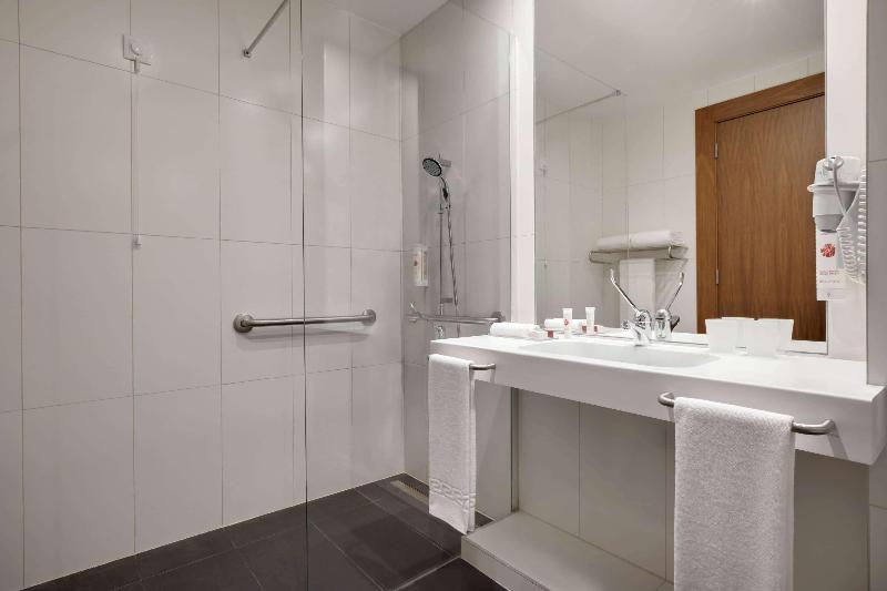 Ramada by Wyndham Lisbon - Oda