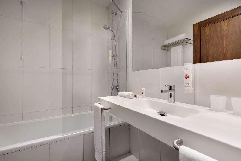 Ramada by Wyndham Lisbon - Oda