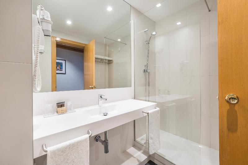 Ramada by Wyndham Lisbon - Oda