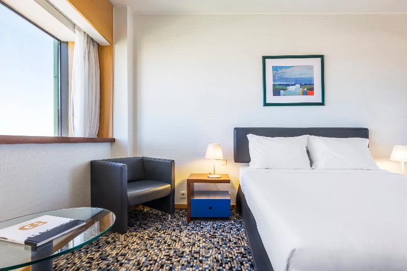 Ramada by Wyndham Lisbon - Oda