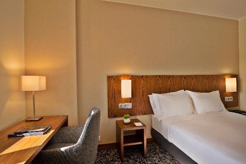 Ramada by Wyndham Lisbon - Oda