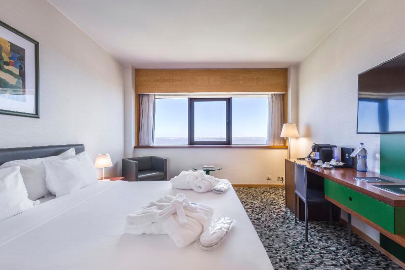 Ramada by Wyndham Lisbon - Oda