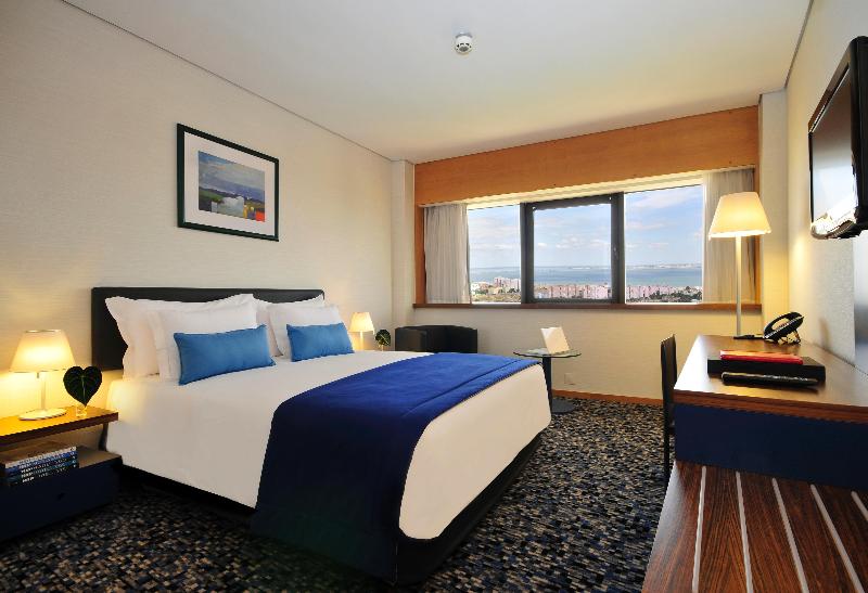 Ramada by Wyndham Lisbon - Oda